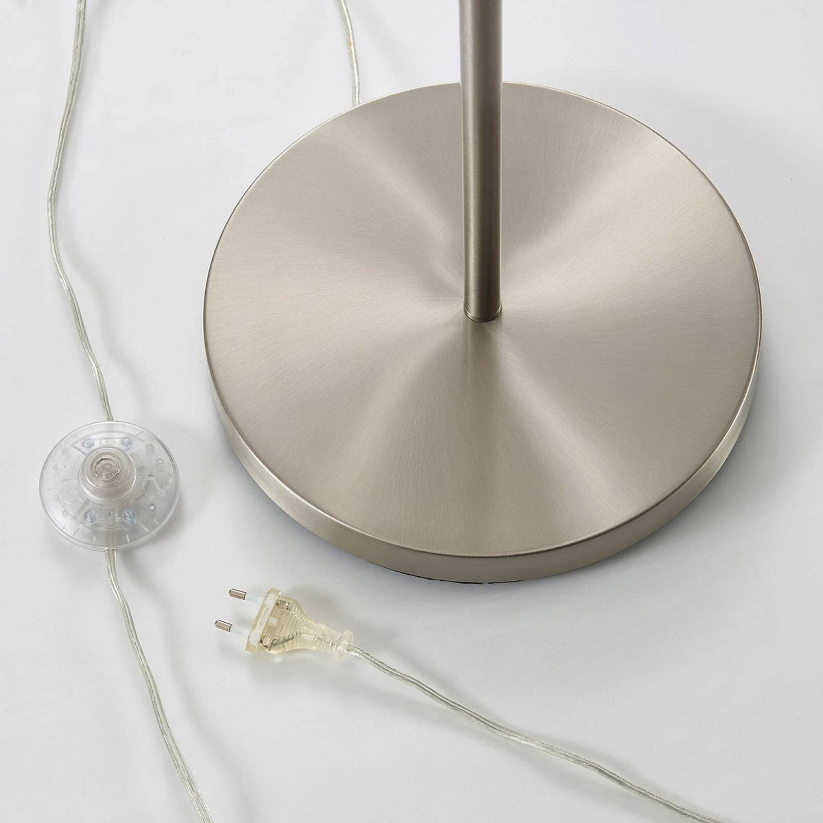 Lindby Textil Stehlampe weiß, Stehleuchte Stoff Lampenschirm mit Fußschalter 1x E27 max. 60W (ohne Leuchtmittel) Leselampe Standleuchte