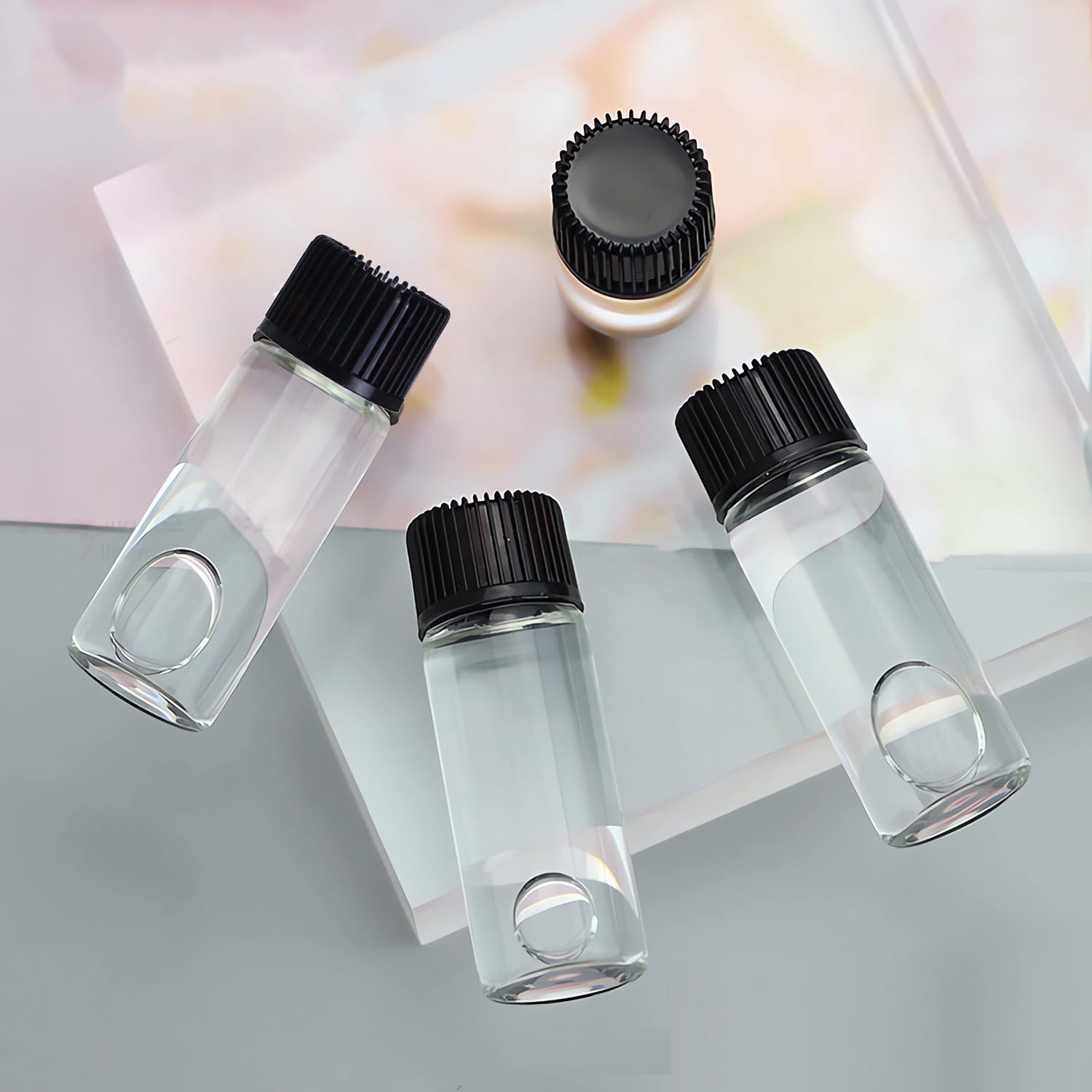200 Piezas Azul 2ml Botellas Vacías de Aceite Esencial de Vidrio Frascos de Vidrio de Muestra con Tapón negro con Reductor de orificio para Cosmético, Aromaterapia