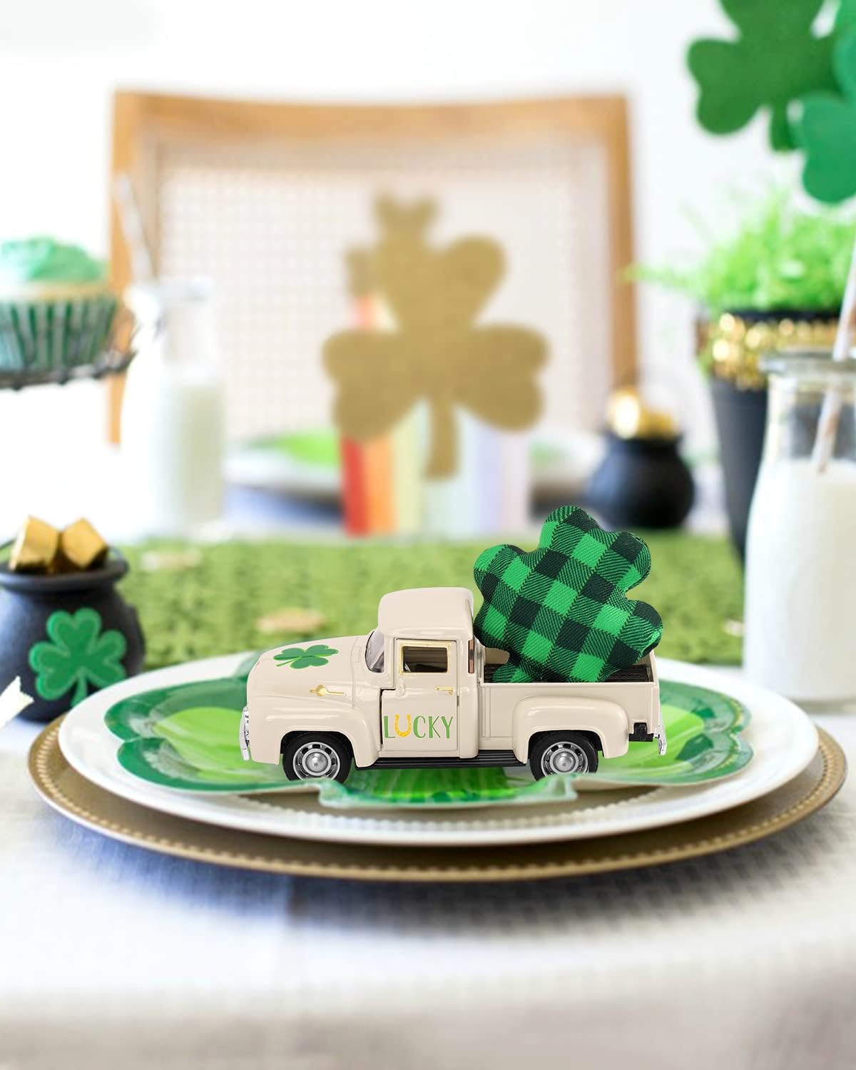 Huray Rayho St. Patrick’s Day Metal Truck Decor with Shamrock for Tiered Tray Decor Vintage White Pickup Truck Farmhouse Decor Mini Lucky Farm Truck for Home Kitchen Table Centerpiece Decoration