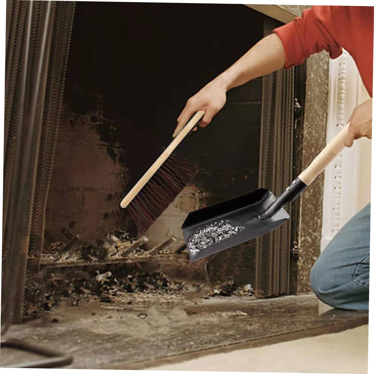 Set Strumenti per Caminetto Paletta in Acciaio al Carbonio e Scopa a Setole Marroni, Impugnatura Comoda e Facile da Riporre per Pulizia Casa e Stufa