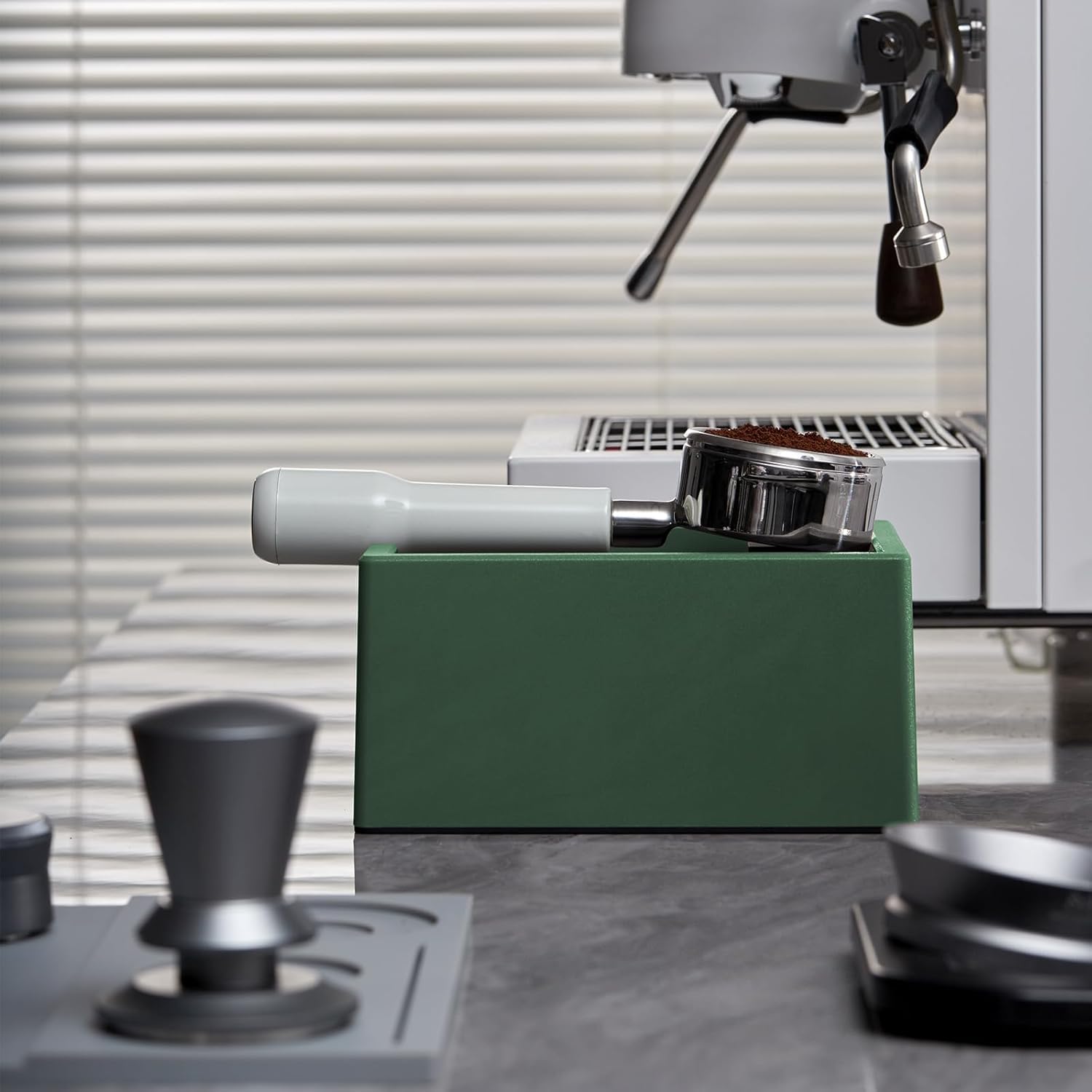 Espresso Knock Box, ABS Coffee Dump Bin for Espresso Grounds, Non-Slip Base Barista Tool, Sturdy and Compact Coffee Accessory for Unique Espresso Setup (Green)