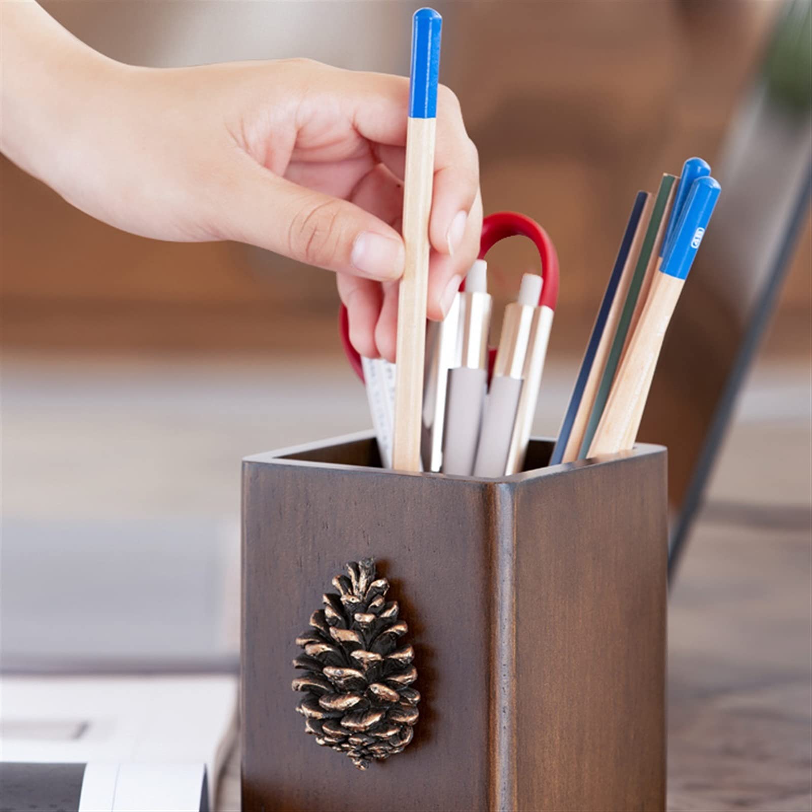 Pot à Crayons rétro américain en Bois Massif, boîte de Rangement pour pinceaux de Maquillage en Bois avec décoration en résine de Pomme de pin