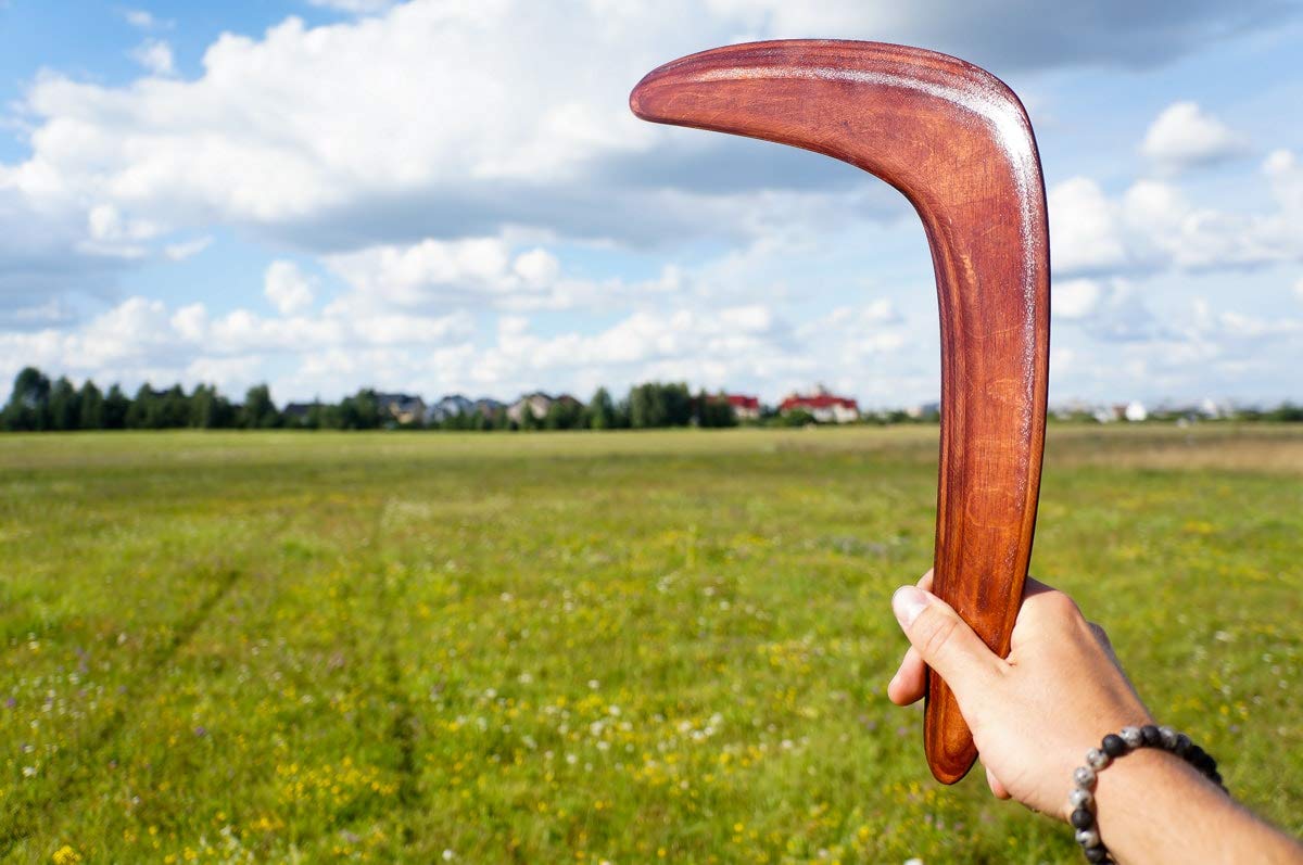 Premium Holz-Bumerang „Dunkelbraun“ – Traditionell handgefertigt mit 100% Rückkehrgarantie, wenn er richtig geworfen wird – Perfektes Wurferlebnis für Sport & Freizeit! Bumerang für erwachsene