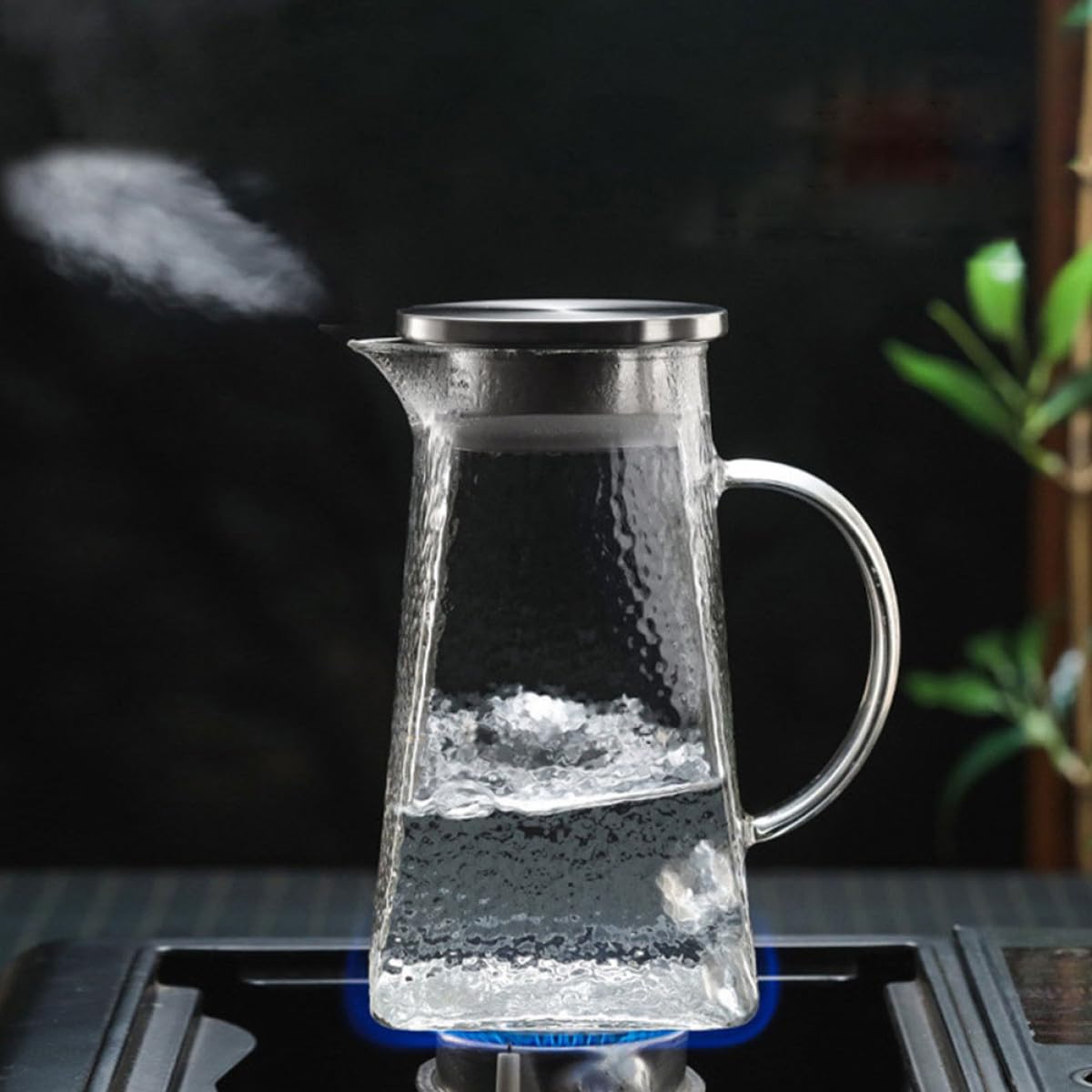 Tofficu Jarra de Agua Fría de Vidrio con Patrón Martillado, Capacidad 1.8l, Base Cuadrada, Apta para Hogar y Restaurante, Adecuado para Té Helado, Jugos y Bebidas Frías