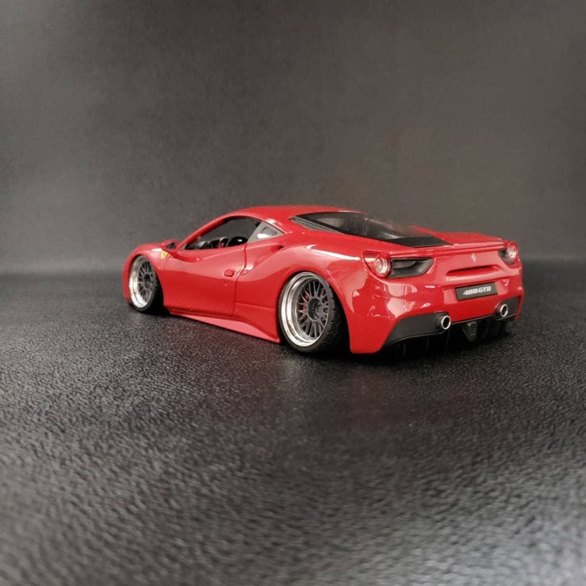 1/18　フェラーリ　488 GTB Ferrari　カスタム Amazon.co.jp: 1/18 フェラーリ 488 GTB Ferrari カスタム