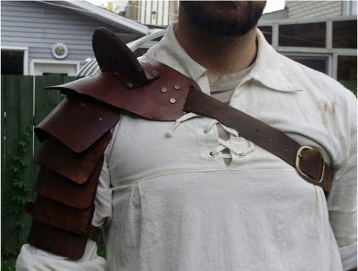 Steampunk Shoulder Armor, Medieval Gothic Vintage Leather One-Shoulder Armor with Cloak Stand, Halloween Cosplay Party Roman Warrior Play
