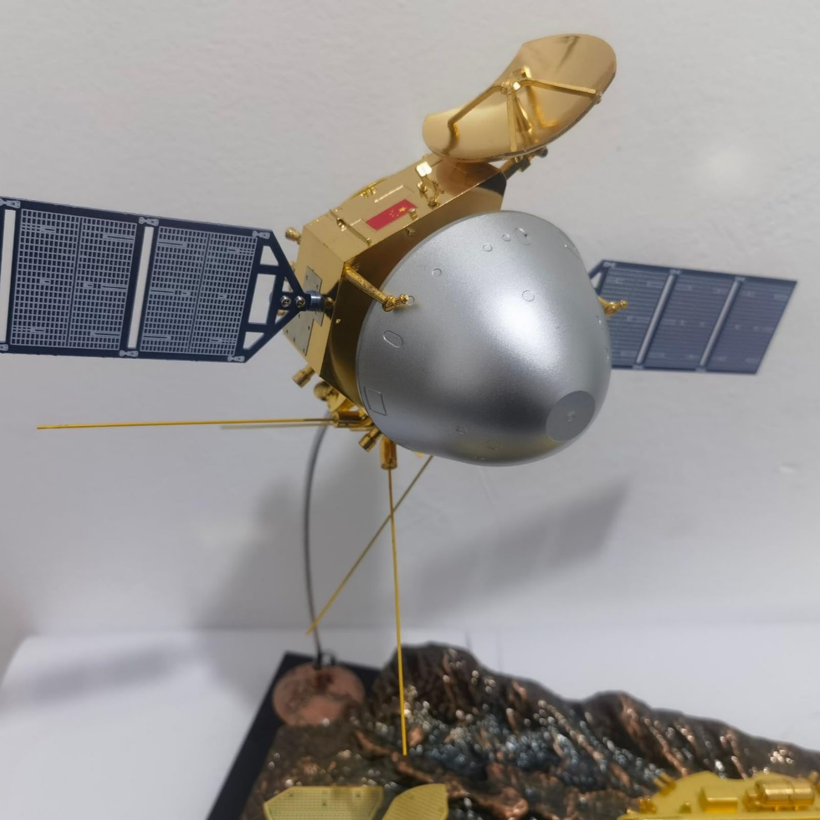 1:30 China Tianwen-1 Mars Rover Exploration Spacecraft Model Alloy Diecast Mars Rover Retirement Souvenir for Home Decor