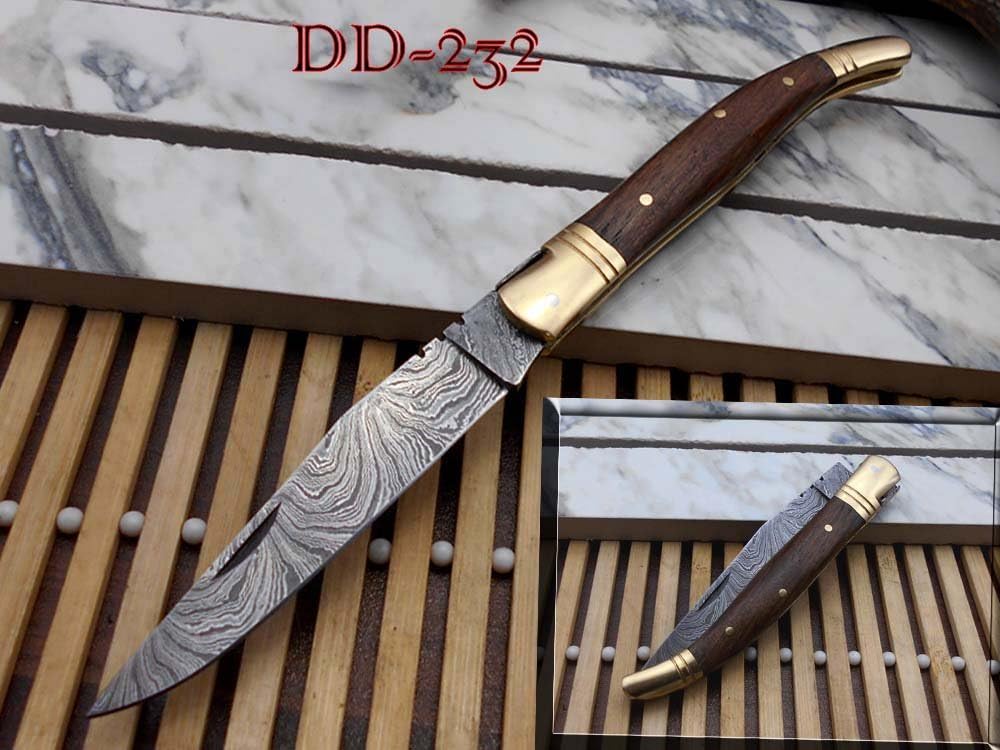 Laguiole Folding Damascus steel knife, 8.6" Long with 4.1" hand forged custom twist pattern Blade. 2 Tone Green wood scale with brass bolster. Cow hide leather sheath included (Red)