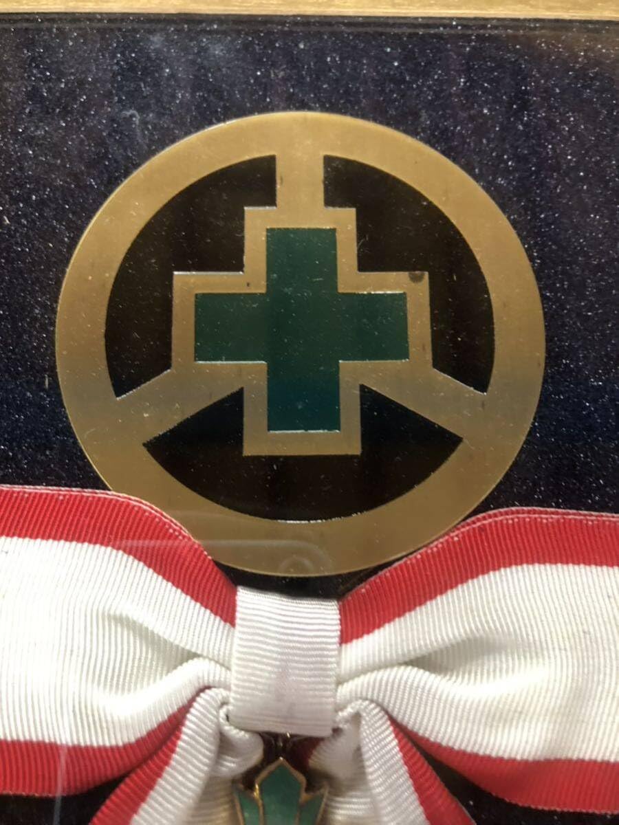 Amazon.co.jp: 額装 交通栄誉章 金章 製 勲章 徽章 パール : おもちゃ