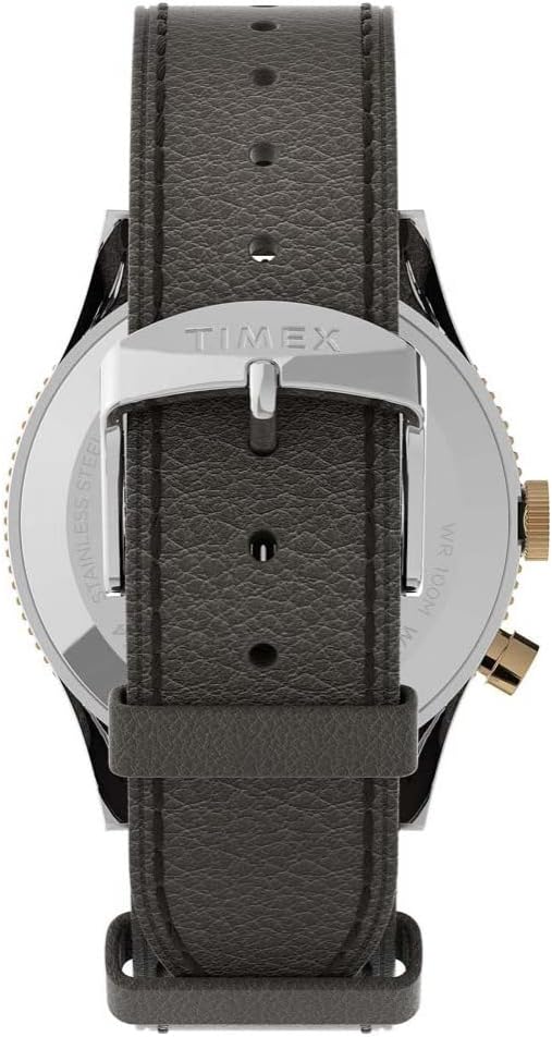 Indietro view of the Timex Waterbury Traditional GMT watch showing the leather strap and buckle closure.