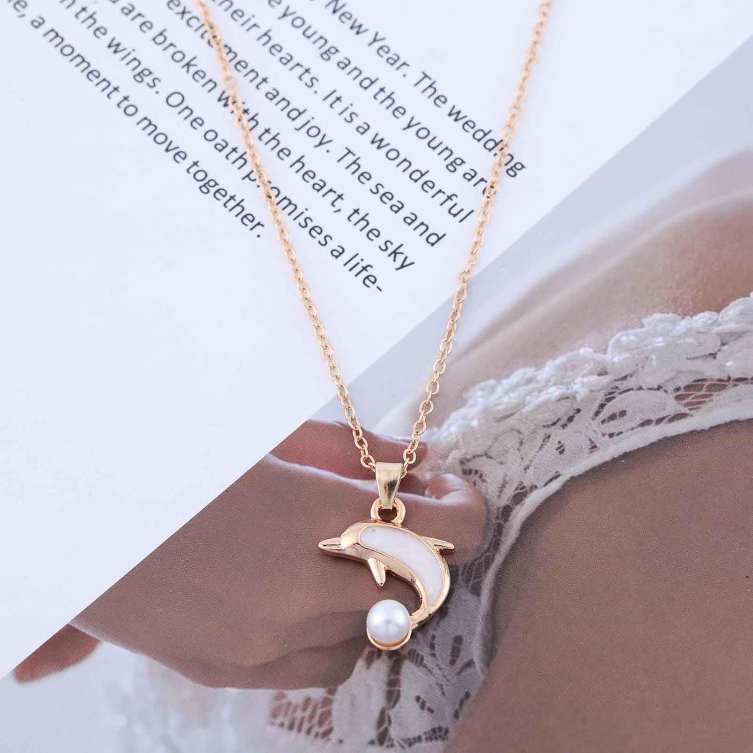 Boho Dolphin Pearl Choker Necklace Vintage Dolphin Pendant Necklace Gold Sea Dolphin Necklace Animal Dolphin Chain Necklace Jewelry for Women - Image 4