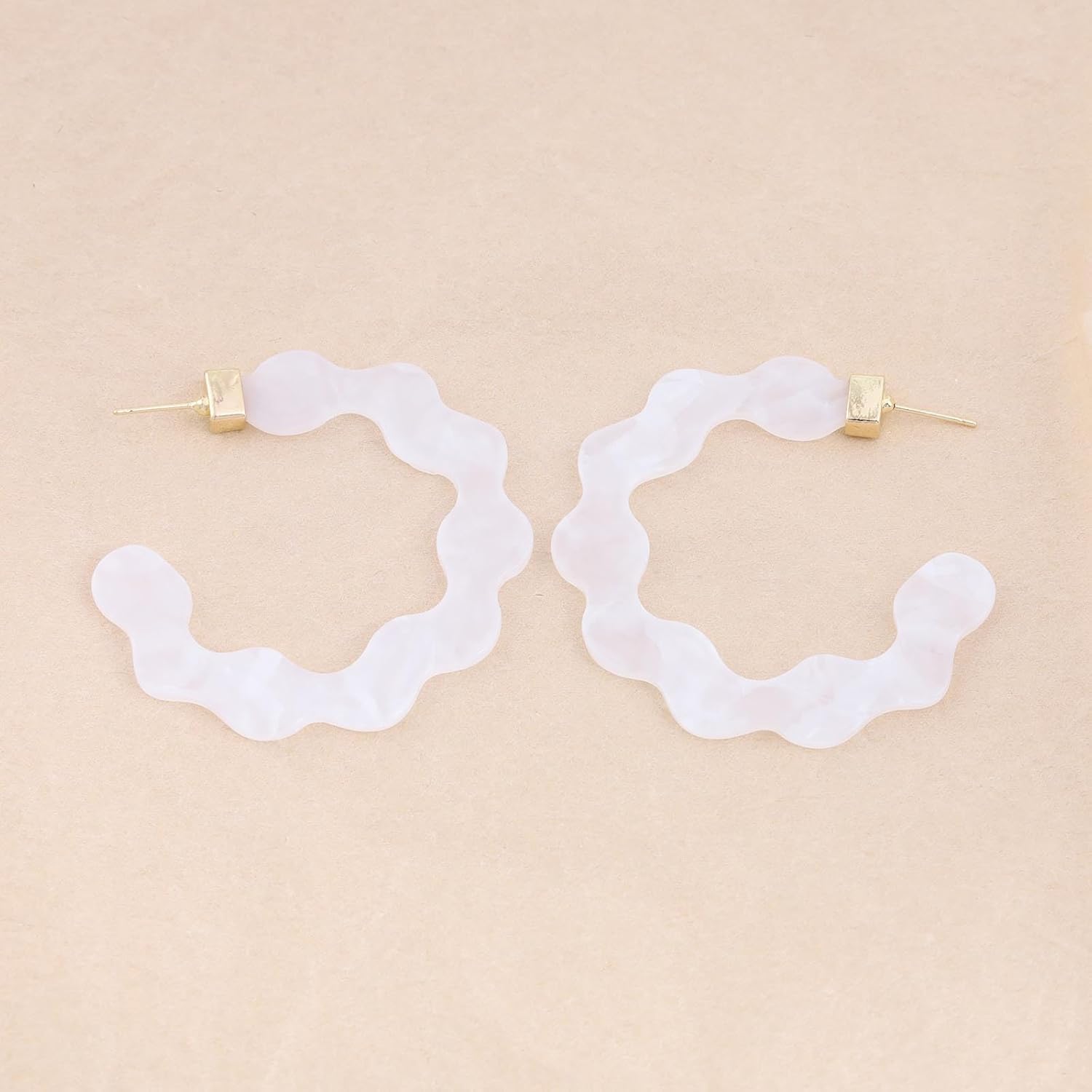 Boho Acrylic Flower Hoop Earrings Large White Acrylic Earrings Floral Acrylic Earrings Tortoise Shell Hoop Earrings Statement Earrings Jewelry for Women - Image 5