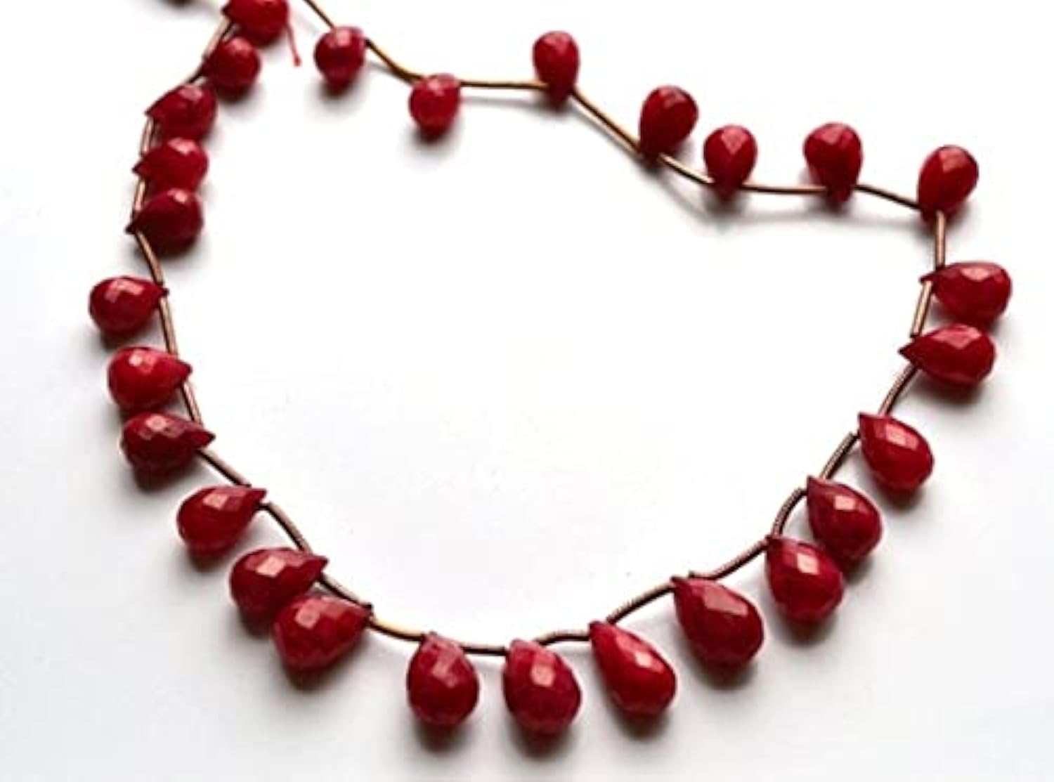 Briolettes de rubis naturel pour créer un bijou plein de sens