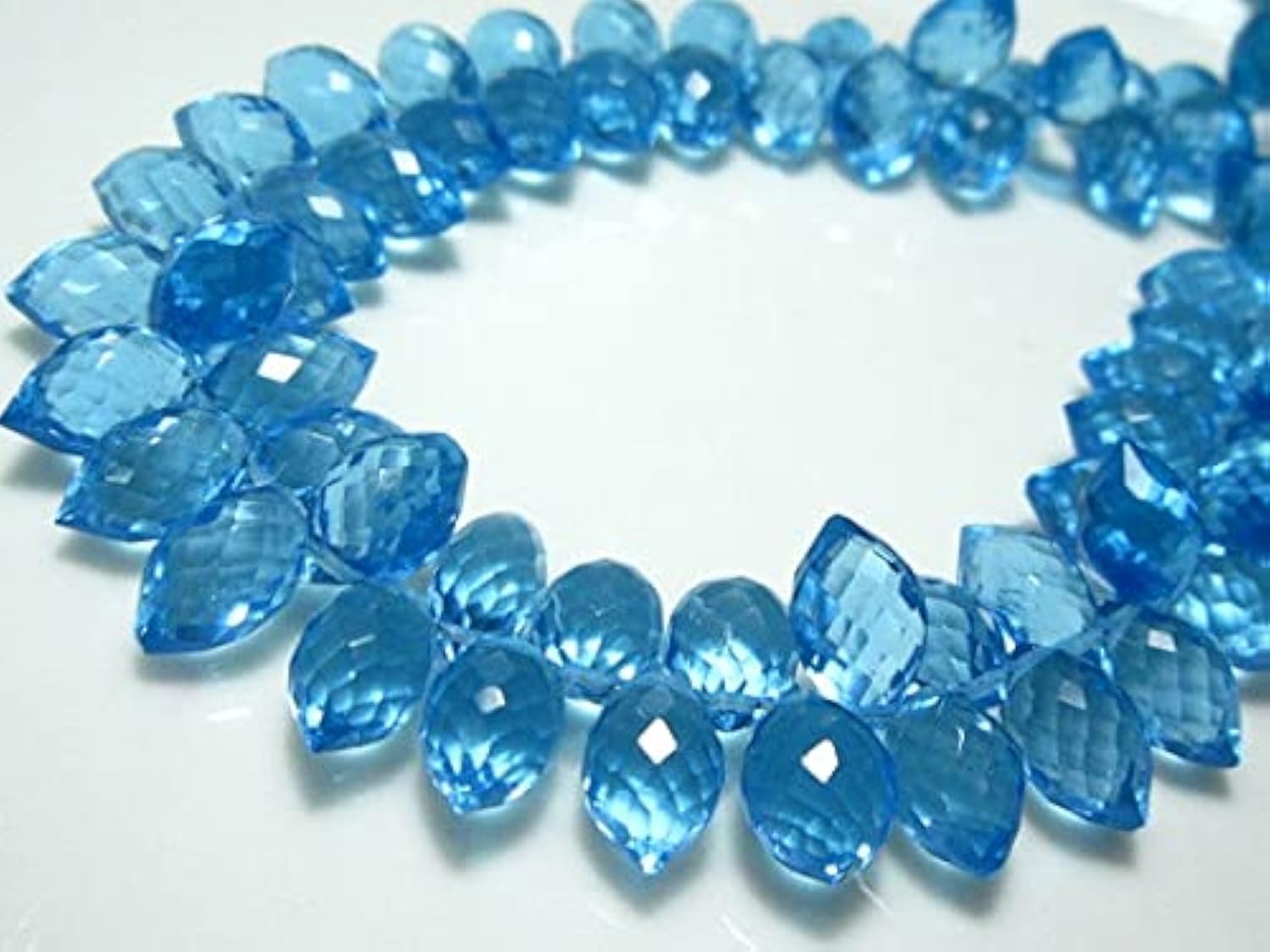 Quartz bleu en gouttes pour sublimer vos bijoux de mariage et d'été