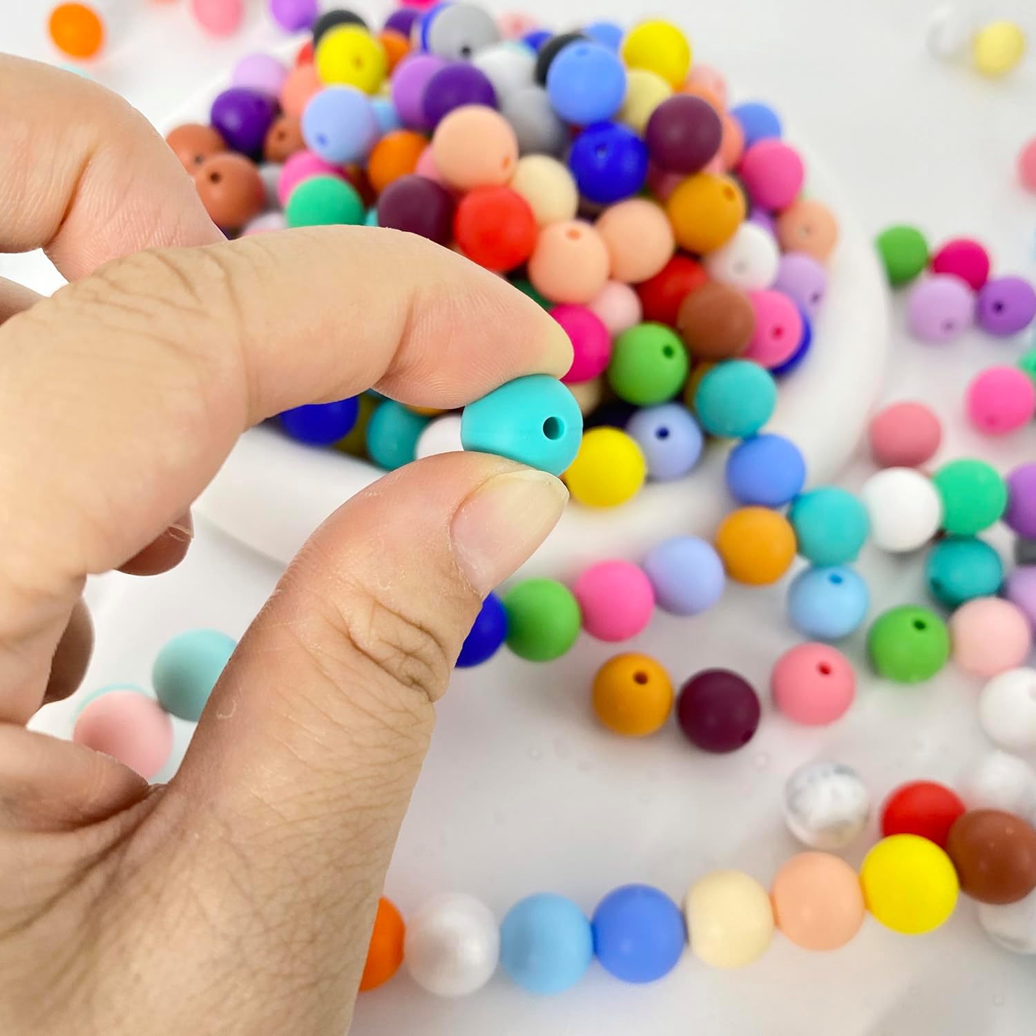 600pcs Silicone Beads, 12mm Round Silicone Beads Bulk for Keychain Making Kit 30 Colors Rubber Beads Silicone Focal Beads Loose Beads for Necklace Bracelet Lanyard Making