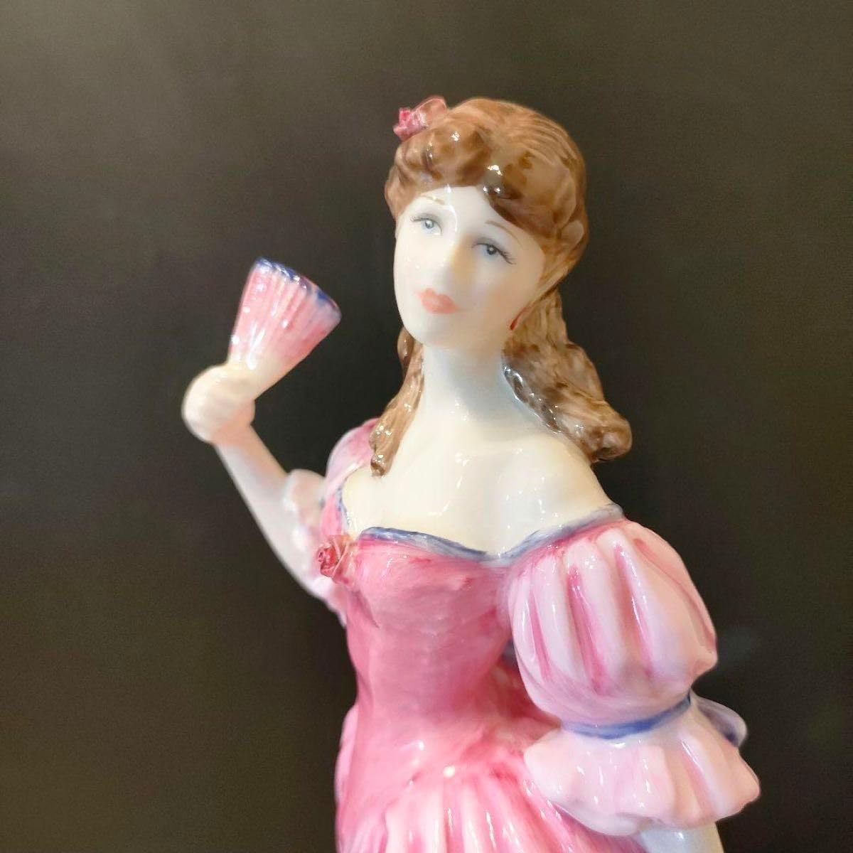 フィギュリンオブザイヤー★ロイヤルドルトン ローレン 1999年 置物人形 陶器 Amazon.co.jp: 1999年フィギュリンオブザイヤー ロイヤルドルトン