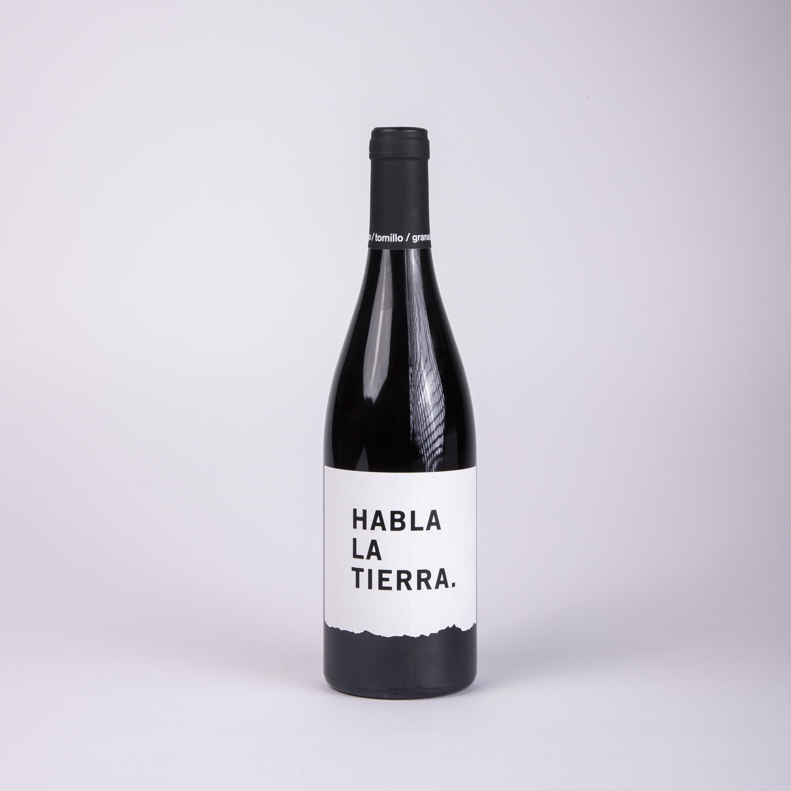Cesta Lote Pack Picoteo Botella Vino Tinto Habla de la Tierra Salchichón y Chorizo Vela Ibéricos Queso de Cabra y Crema Artesano 3 Packs Picos de Pan – Regalo Premium Extremadura - CORAZON EXTREMEÑO