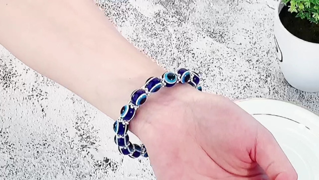 Pulsera elástica con charm ojo turco azul para hombre y mujer miniatura 7
