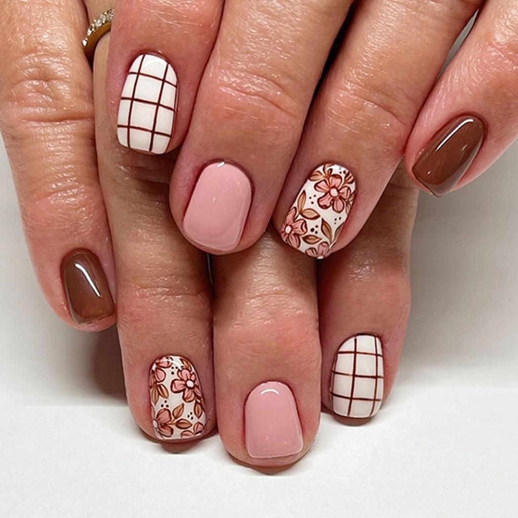 24 Pcs Striped Grids Stick On Nails Glossy False Nails Short Square Flowers Artificial Acrylic Nails