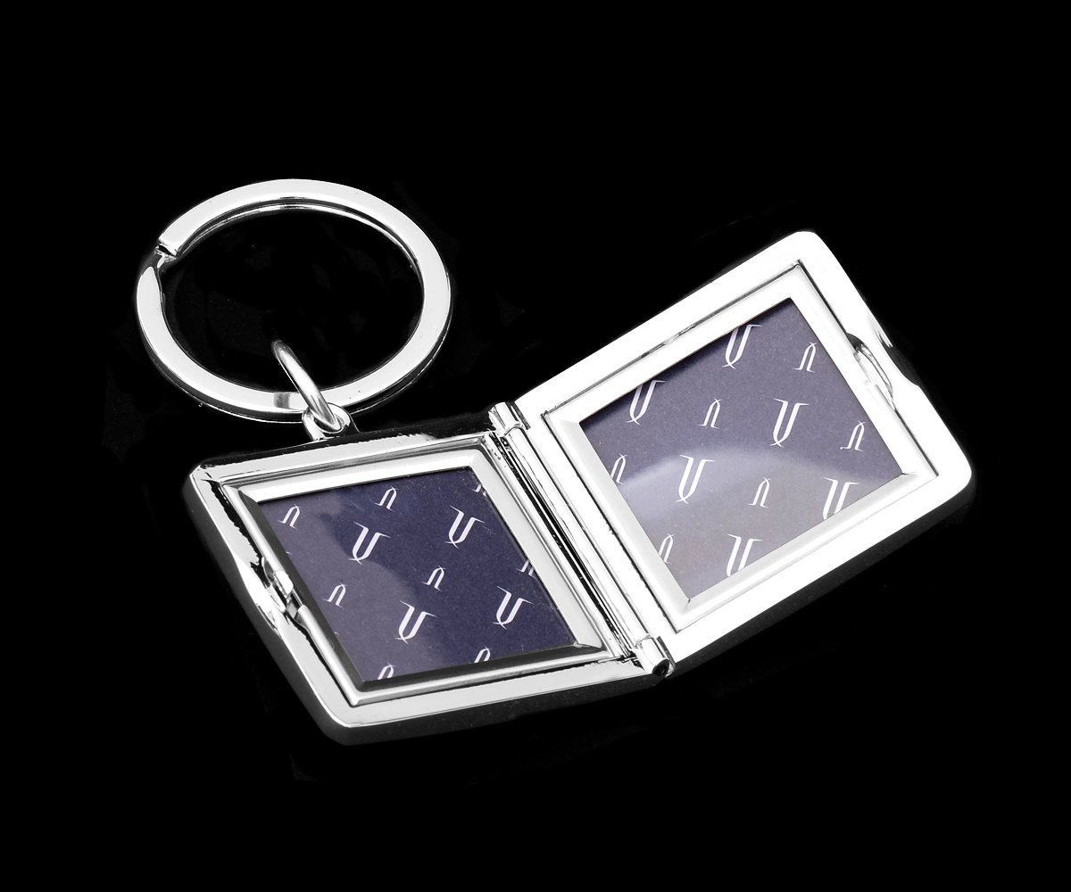 Design Medaillon Mit Gravur Silber Zum Aufklappen 2 Fotos Foto Schlüsselanhänger Rahmen Bilderrahmen Eckig Amulett Schmuck Aufklappbar Öffnen Freundschaft