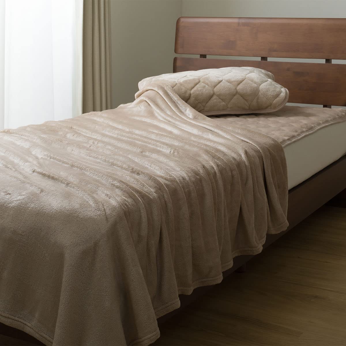 Amazon｜【ニトリ】NITORI 毛布 シングル ヤワラカタッチ BE S A2201