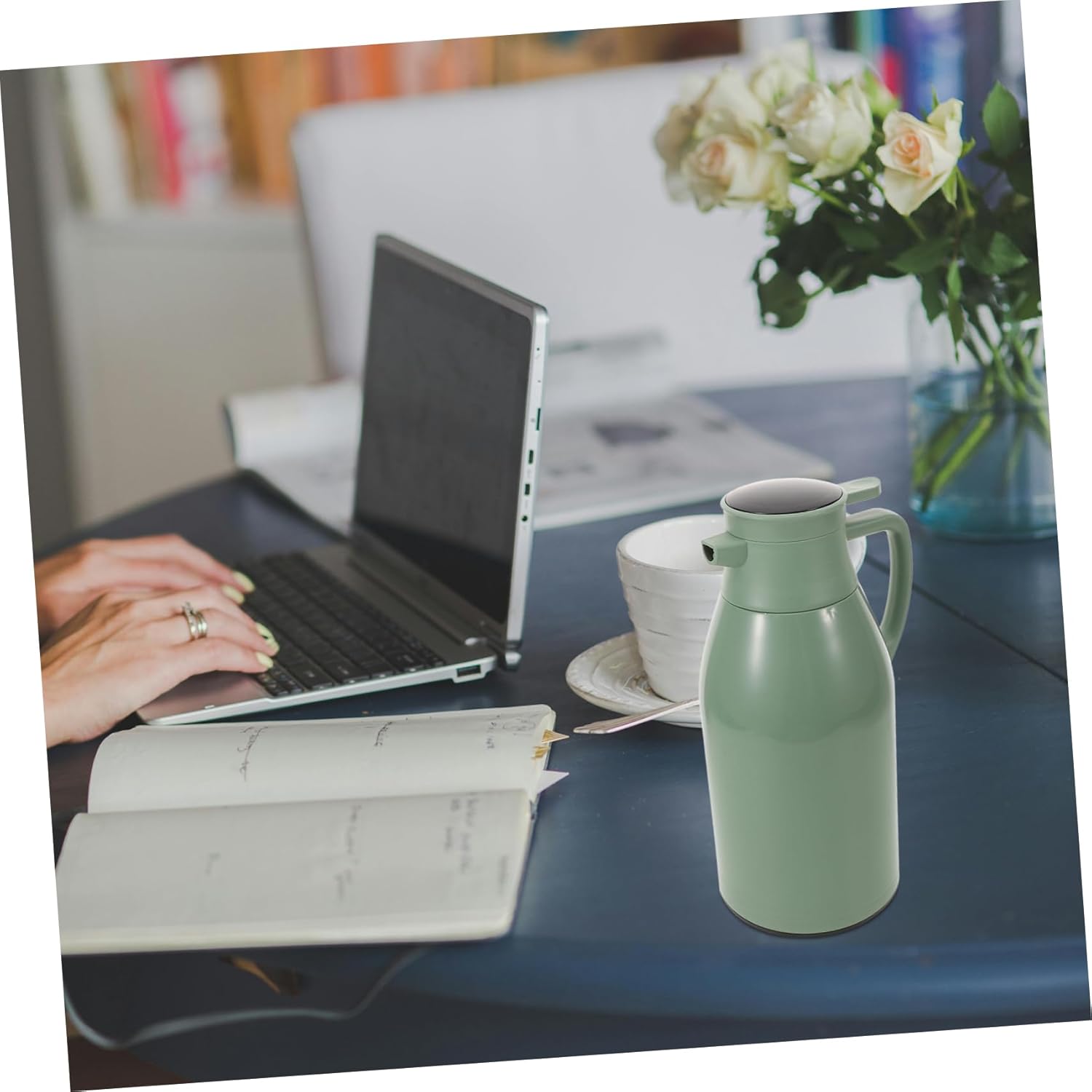 Thermal Coffee Carafe Temperature Display Insulated Vacuum Flask for Home Use Stylish Heat Preserving Kettle for Water Tea and Beverages