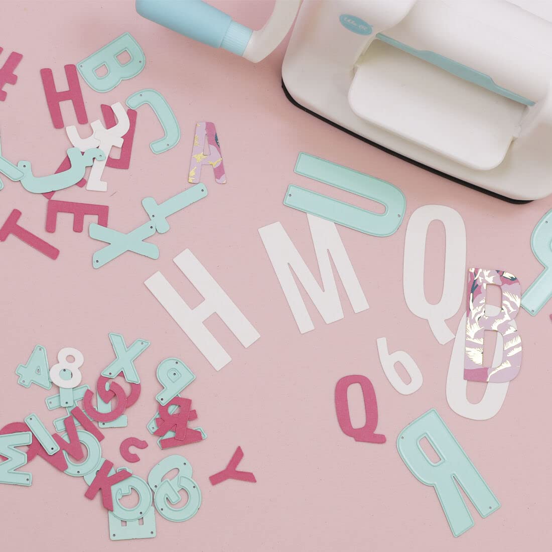 Craftelier - Set mit 39 Großbuchstaben und Symbolen für Karten-, Scrapbooking- und Bastelprojekte | Kompatibel mit verschiedenen Stanzmaschinen und Materialien | Größe 5,5 cm