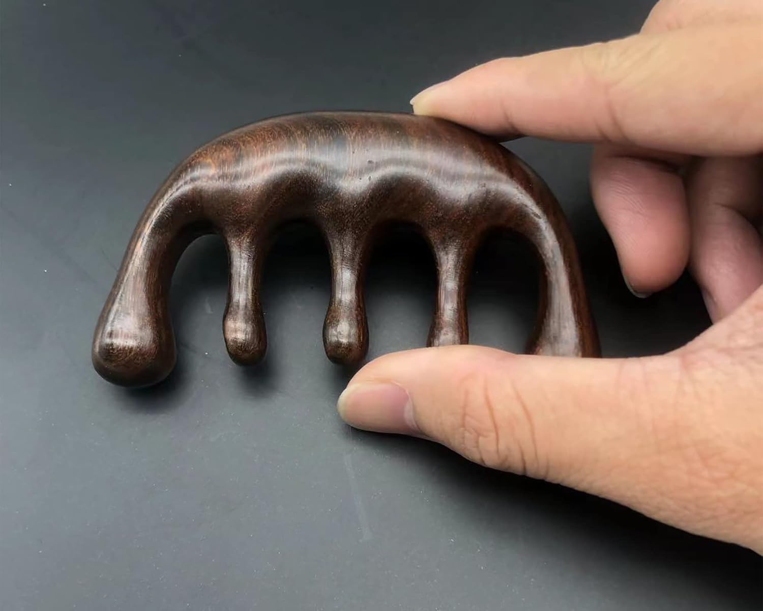 MURTYINL Pente de massagem de madeira, feito à mão, sândalo natural, pente de madeira com dentes largos, antiestático para cabeça, pescoço, couro cabeludo, escova de bolso… em promoção! Veja a oferta e mais achadinhos de Pentes e Escovas 5 Hoje é o melhor dia para comprar MURTYINL Pente de massagem de madeira, feito à mão, sândalo natural, pente de madeira com dentes largos, antiestático para cabeça, pescoço, couro cabeludo, escova de bolso… com aquele preço maroto! Promoção! Aproveite a oferta! 5