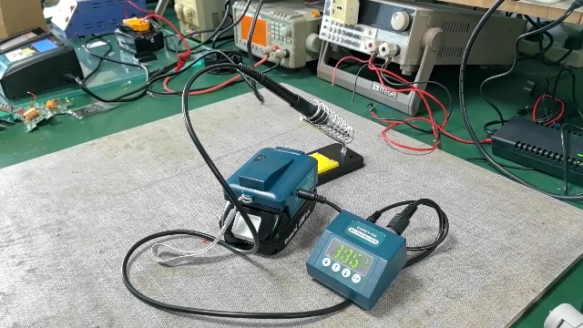 Fer à Souder Sans Fil 18V Makita – Chauffage Ultra-Rapide LCD Numérique, Portable Avec Ports USB/Type-C, Idéal Bricolage & Réparations