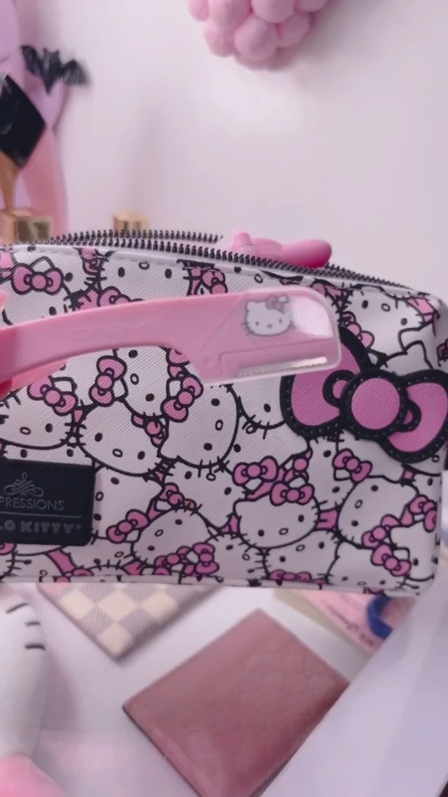 Amazon.com: Impressions Vanity Hello Kitty Cosmetic Pouch with