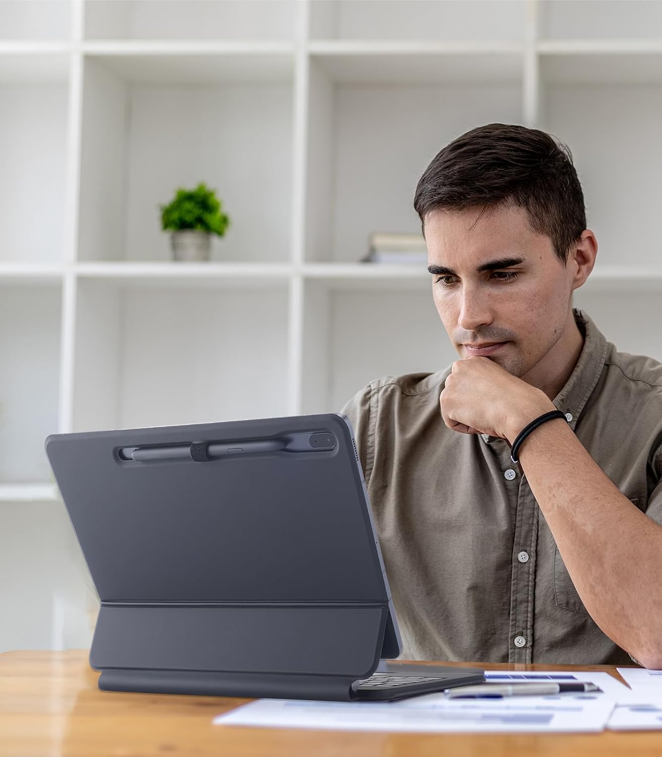 DUNNO Keyboard Case for Samsung Galaxy Tab 12.4 Inch S10+ Plus/S9+ Plus/S9 FE+/S8+ Plus/S7 FE/S7+ Plus, Magnetic Keyboard Case with Floating Cantilever Stand, Multi-Touch Trackpad, Backlit (Black)