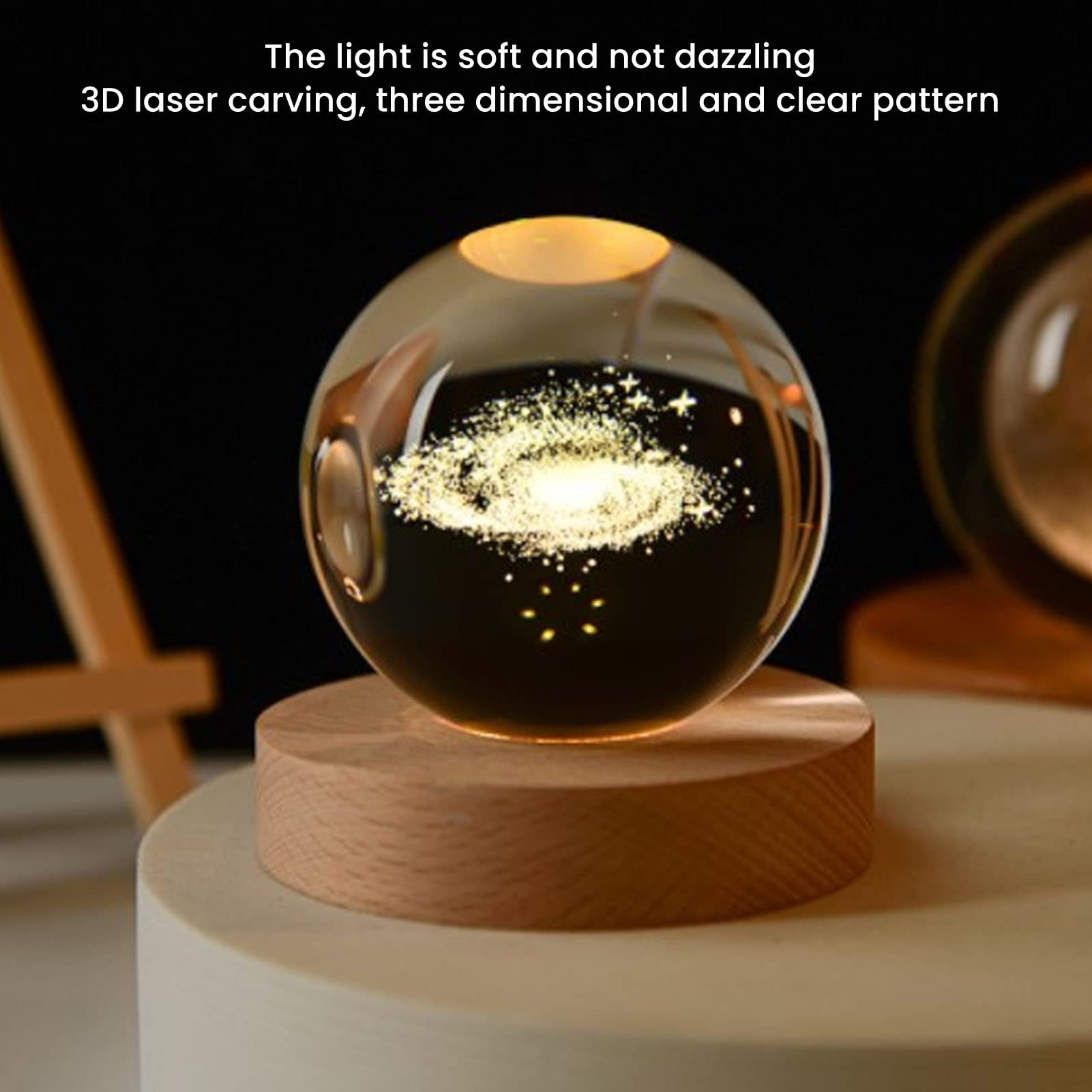 Ejoyous Lampka Nocna z Kryształowej Kuli Światło LED Kryształowa Kula z Grawerowaniem Laserowym 3D Przycisk USB Podstawa z Drewna Bukowego Miękki Blask Dekoracja na Biurko Sypialnia Salon Strona