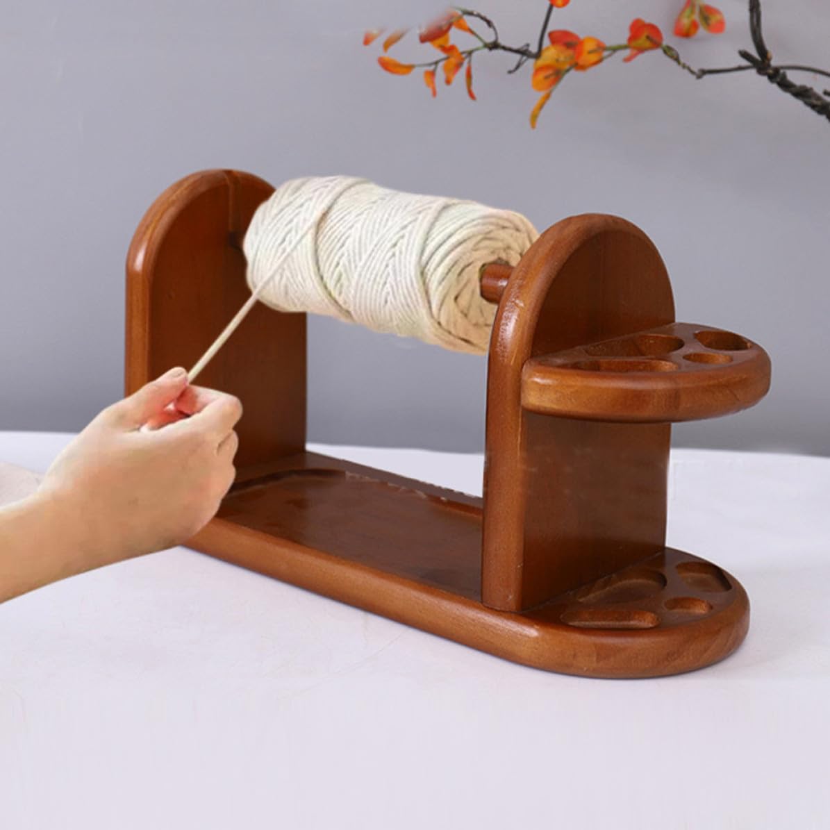 SHOWERORO Portafilo in Legno per Uncinetto Base Stabile e Resistenza alla Corrosione, Supporto per Bobine per Progetti di Quilting e Ricamo