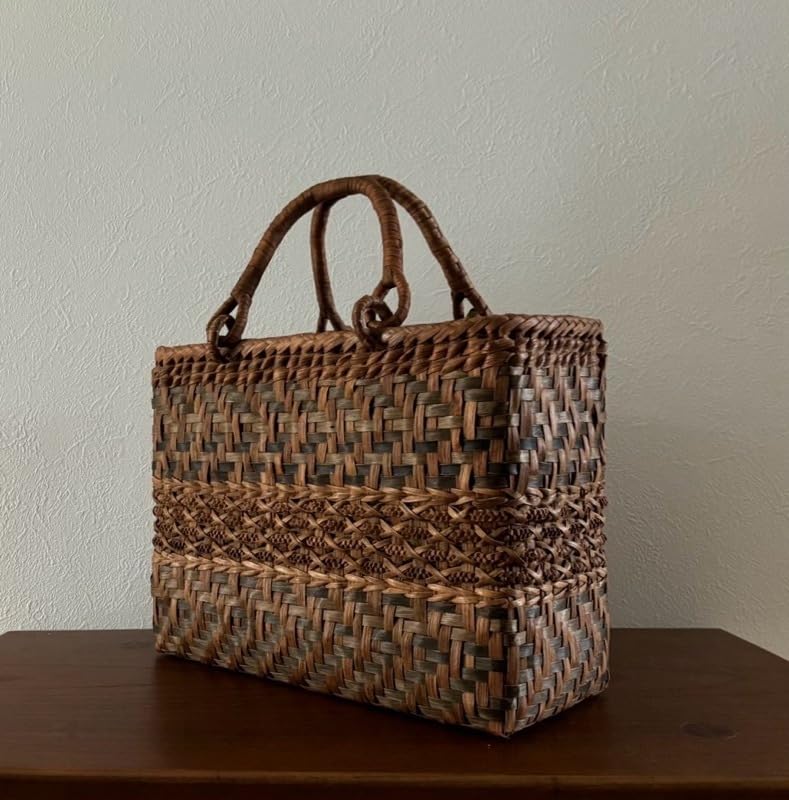 新入荷 未使用品　長野産　職人手編み　ニ色花編み中三つ編み　胡桃山葡萄バッグ 新入荷 未使用品 長野産 職人手編み ニ色花編み中三つ編み 胡桃