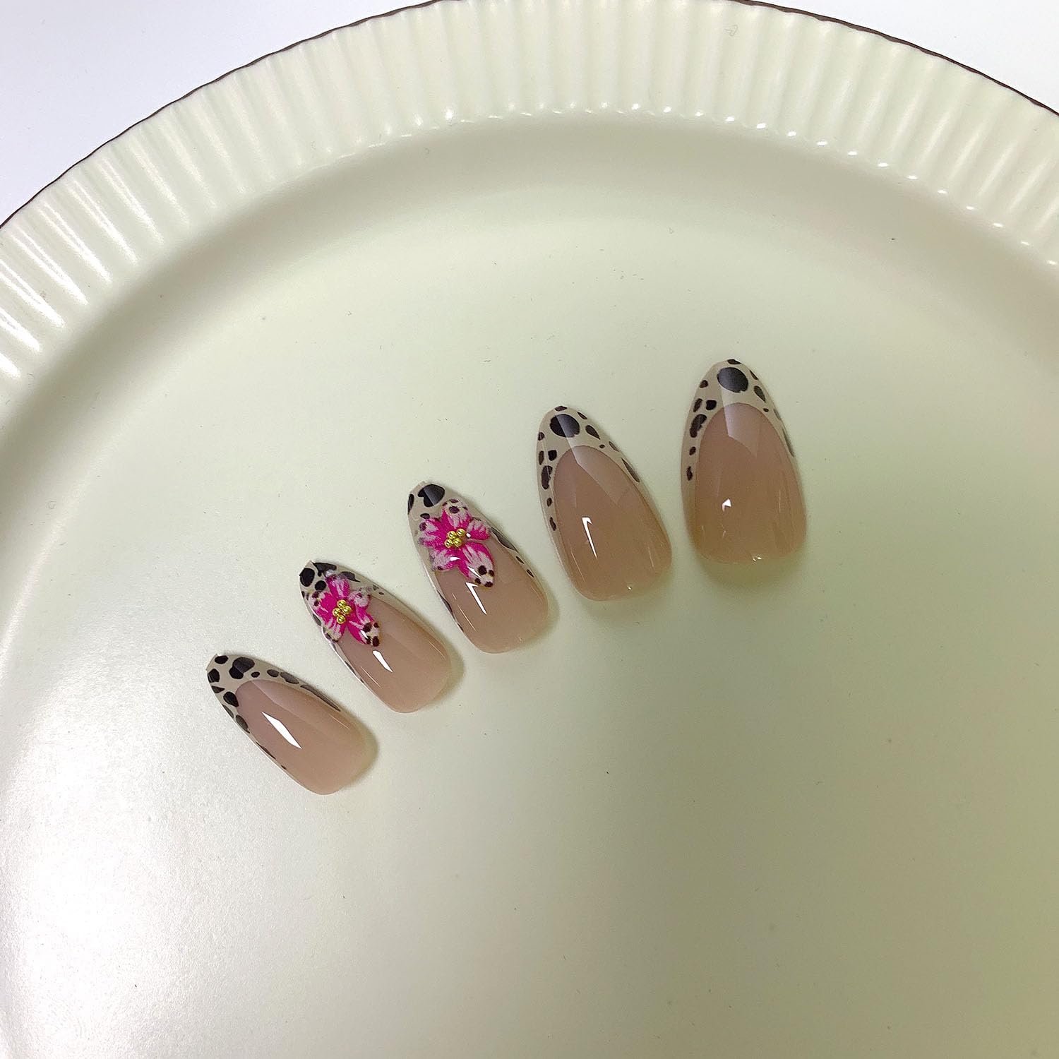 Press on Nails Almond Short Fake Nails with French Designs Brown Translucent Artificial Nail Flowers Glue on Nails Spring False Nail for Women 24 Pcs
