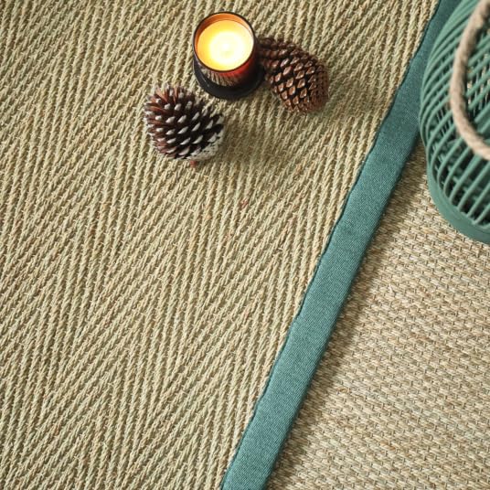 Tapis Jonc de mer - Assam chevron - Ganse lin vert sapin - 160 x 230 cm