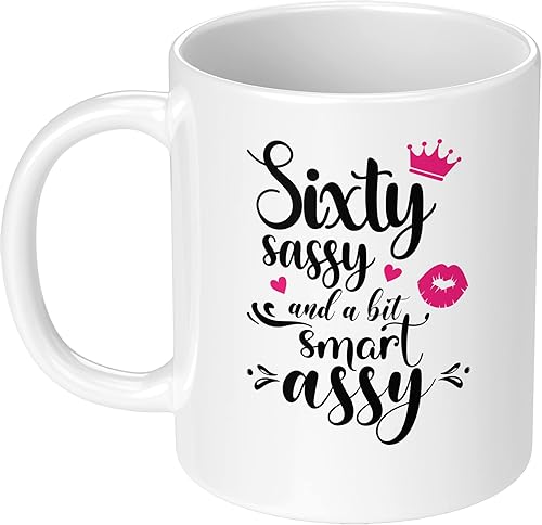 Sixty Sassy and a Bit Smart Assy - Taza de café divertida de 11 onzas, taza de cerámica para cumpleaños 60, regalo de Navidad para abuela, mamá,