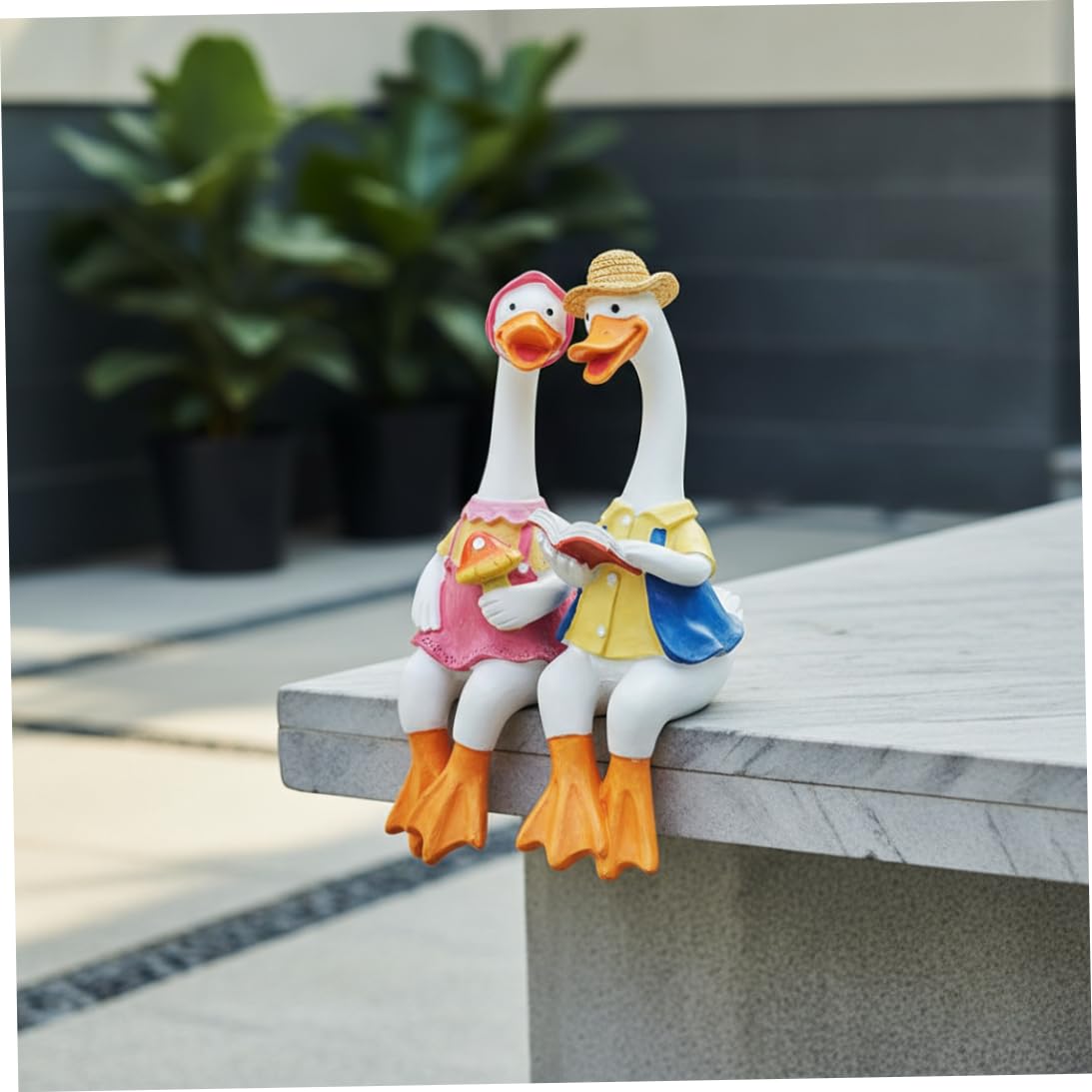 Comebachome 2Pcs Duck Statue, Adorable Cartoon Reading Duck Couple Sculpture for Porch, Garden Decor to Add Charm, Décorations d'été