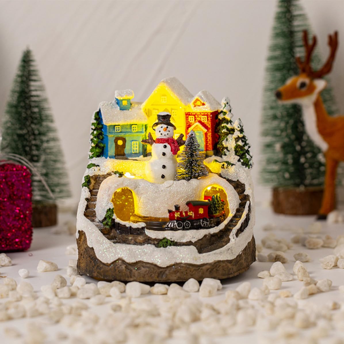 Casa Iluminada de Navidad y Tren Eléctrico, Adorno Navideño de Resina para Mesa, Estilo Tradicional y Rústico, Adecuado para Cocina