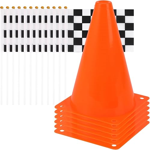 Mini conos de tráfico (con agujero en la parte superior) con banderas a cuadros de carreras, conos de seguridad deportiva para conos de fútbol y