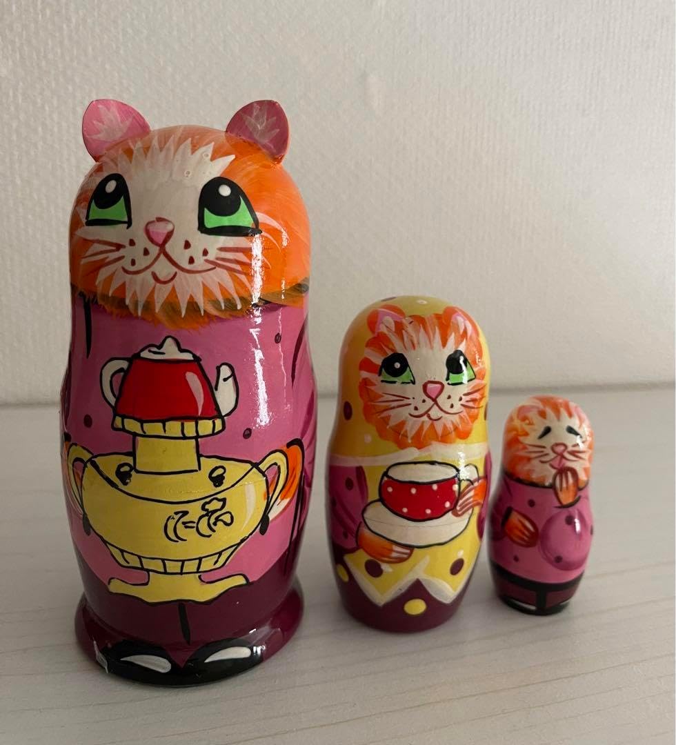 猫 マトリョーシカ 3個セット ピンク、オレンジ、黄色 グッズ 02 - WWW