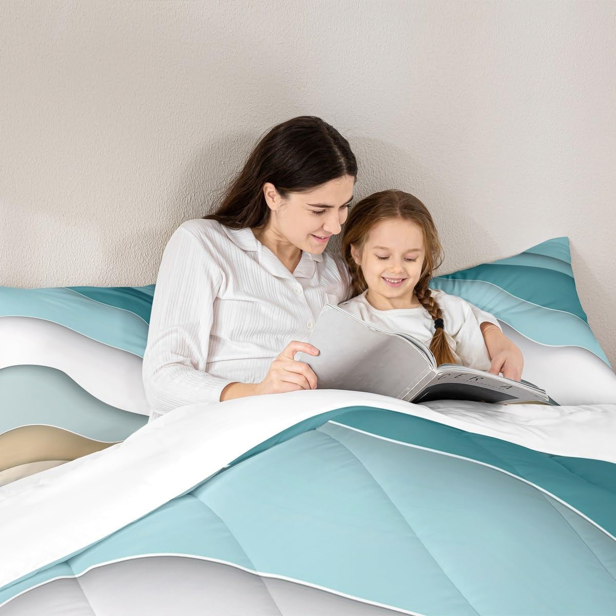 Abstract Ombre Comforter Set Ocean Waves Bedding Set Decor Blue Sea and Beach Quilt Set Tropical Summer Contemporary Duvet Insert Teens Kids Adults Room Decor 3pcs Queen Size - Image 2