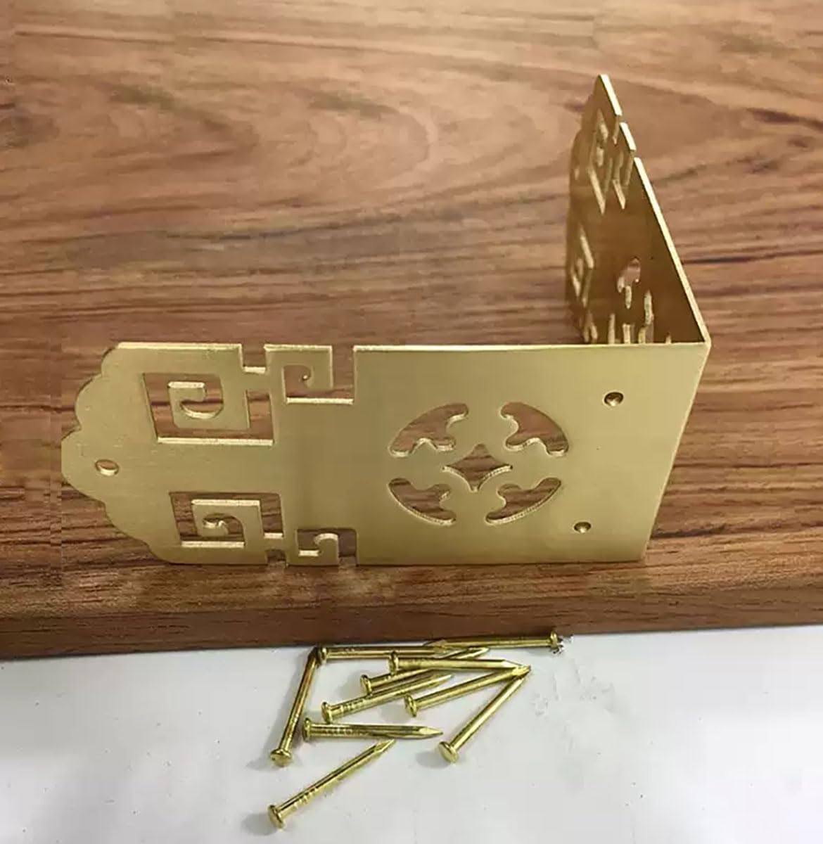 Protectores de Esquina Antiguos de latón Puro | Patrón ahuecado Gabinete dorado Protector de esquina Muebles clásicos Mesas Sillas(Gold)