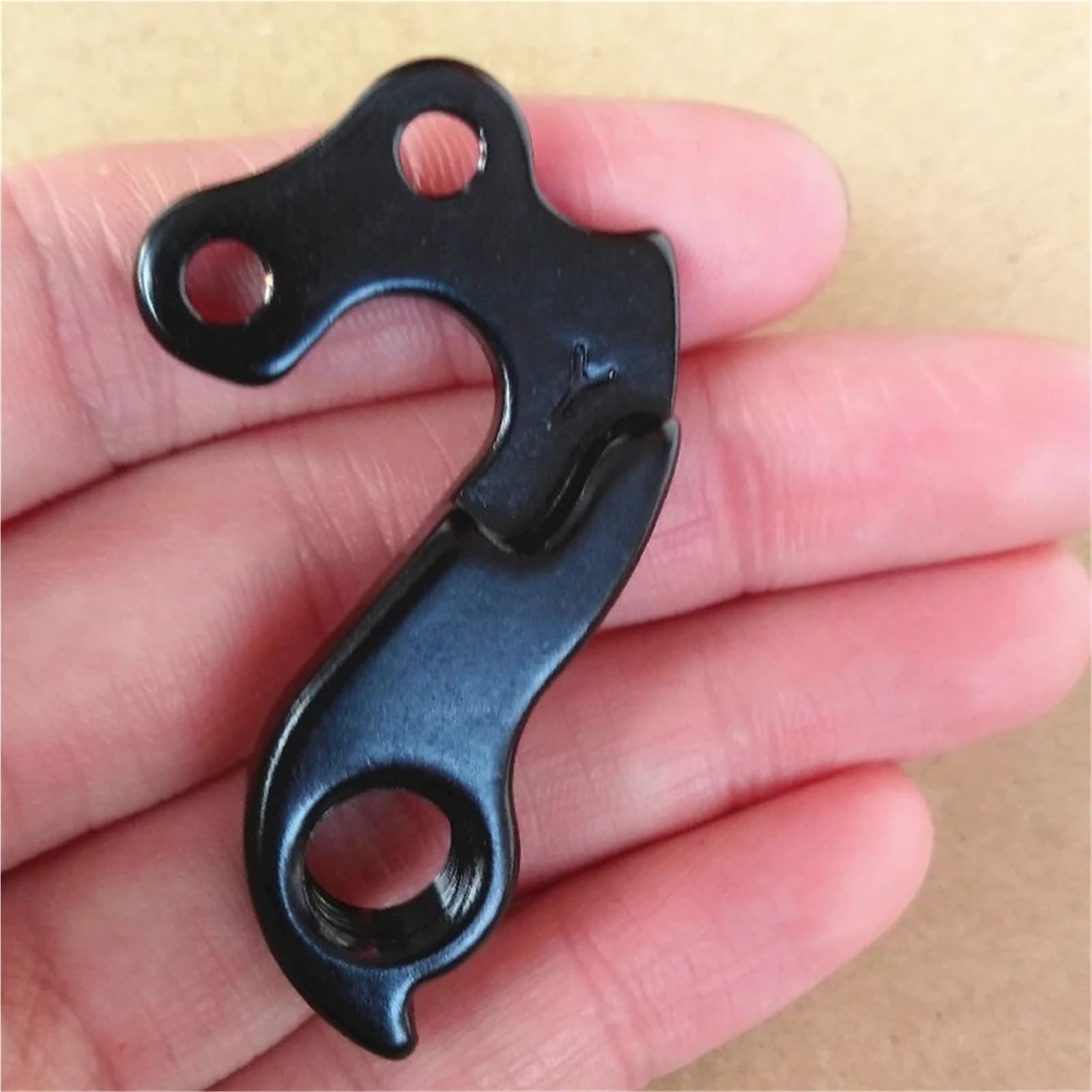 1 pz forcellino deragliatore Bicicletta for F/u/j/i/ D024 R/o/u/b/a/i/x M/a/r/i/n N/i/s/h/i/k/i K/o/n/a K/u/l/a D/r/a/g/E/d/d/y M/e/r/c/k/x V/i/t/u/s Z/e/n/i/u/m G/u/e/r/c/i/OT/t/i D//a B/o/m/b