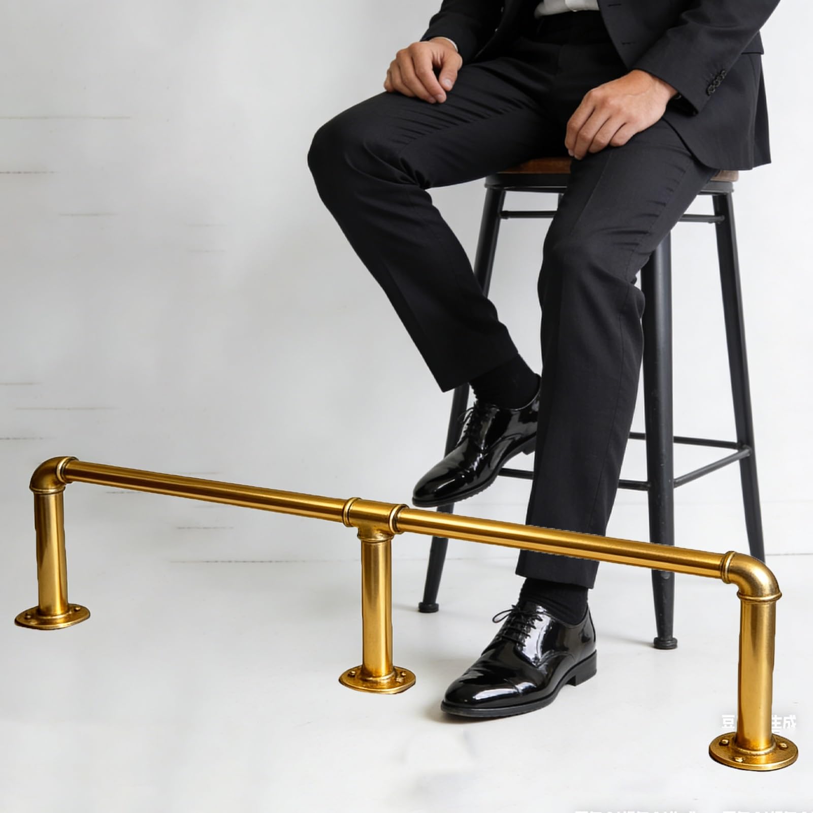 Ergonomische Fußstütze aus Metall für Barhocker – Robuste Rohrfußstütze mit linearer Schiene, ideal für den privaten und gewerblichen Gebrauch.