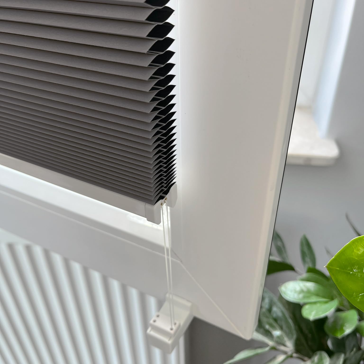 Rollmayer Plissee ohne Bohren mit Klemmträger Waben Graphit B110cm x H130cm | Verdunkelung Plisseerollo Faltrollo Sichtschutz und Sonnenschutz für Fenster und Tür
