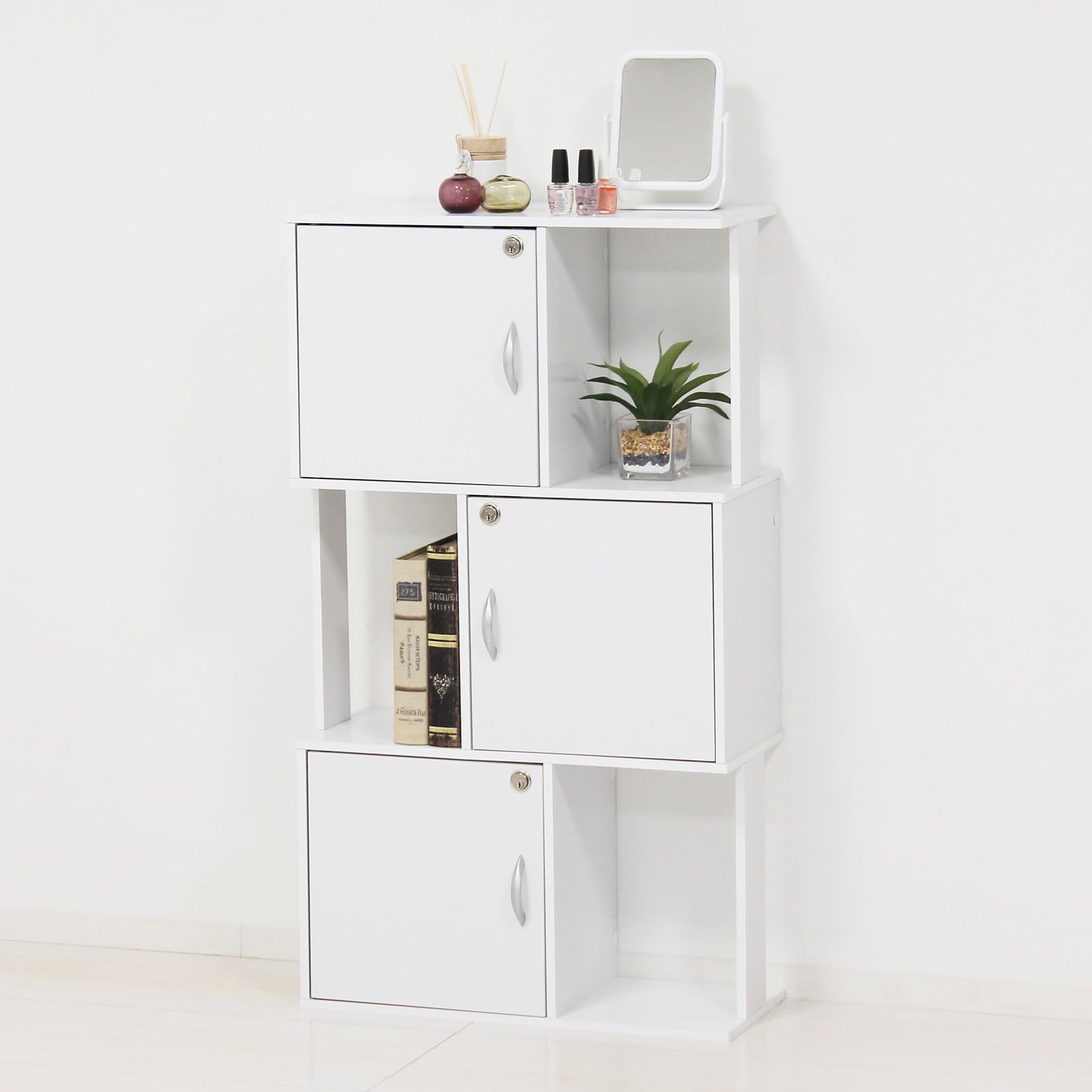 Amazon｜クロシオ 鍵付きスタイリッシュラック 3段 ホワイト｜オープン