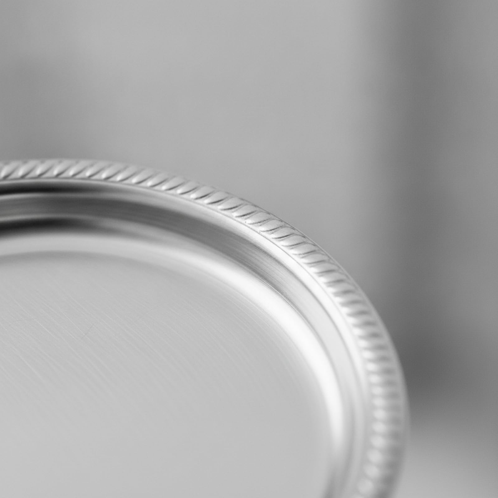 perfk Plato Circular Acero Inoxidable para Posavasos con Bor corativo Banja Metálica Elegante Resistente al Óxido para Servir Café Té O Chocolate Caliente, style to 1
