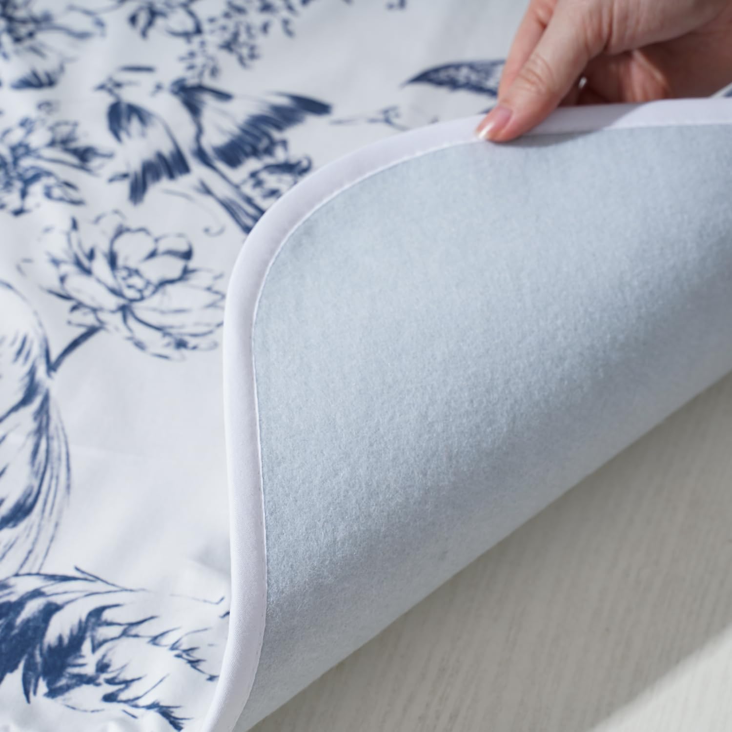 Umiin Copertura per Stirare Universale 75x100 cm - Tappeto da Stiro Spesso con 3 Clip per Porta e Parete - Pieghevole con Cinghie di Fissaggio - Design Uccelli e Fiori, Ideale per Tavolo e Letto