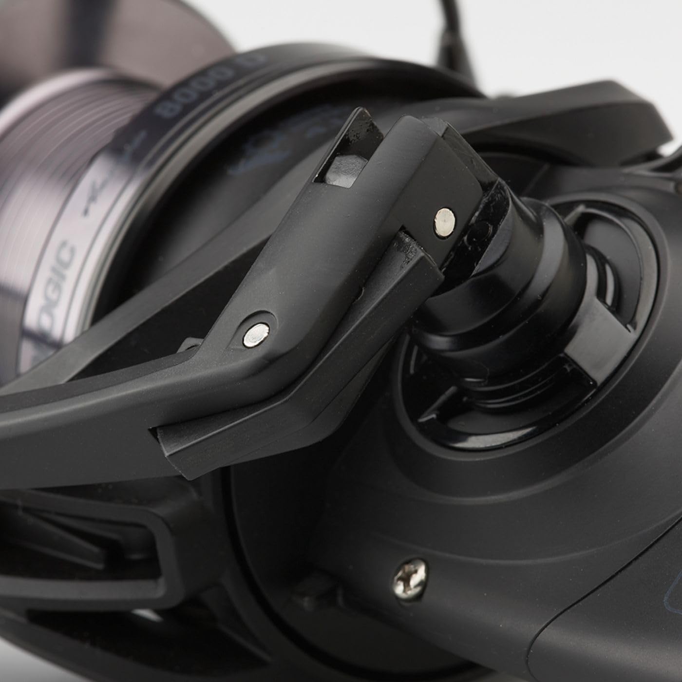 Prologic Avenger XD 7000 FD 5+1BB INCL. Spare Spool Moulinet à Roue Libre Graph.